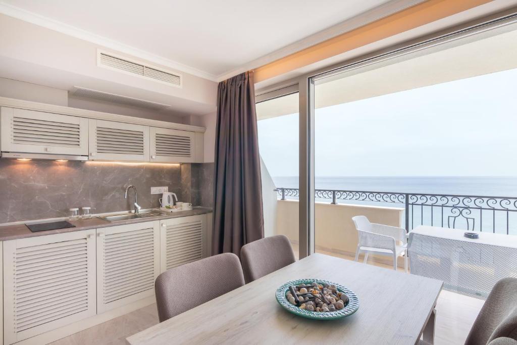 King Maron Wellness Marónia