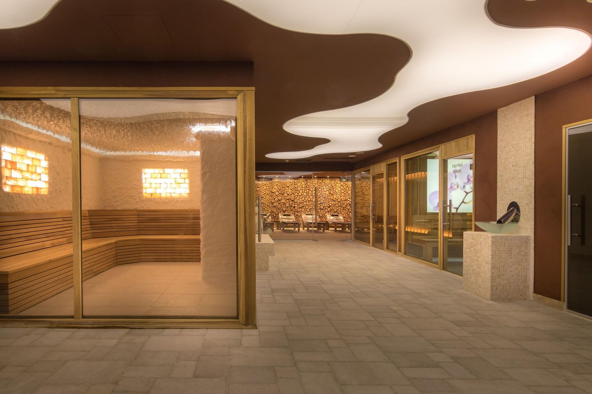 King Maron Wellness Hotel Marónia